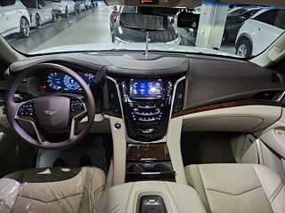 CADILLAC ESCALADE 2017