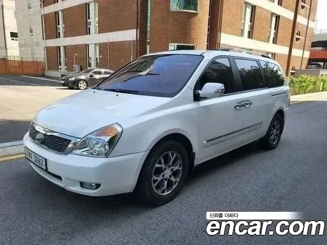 KIA CARNIVAL R 2013