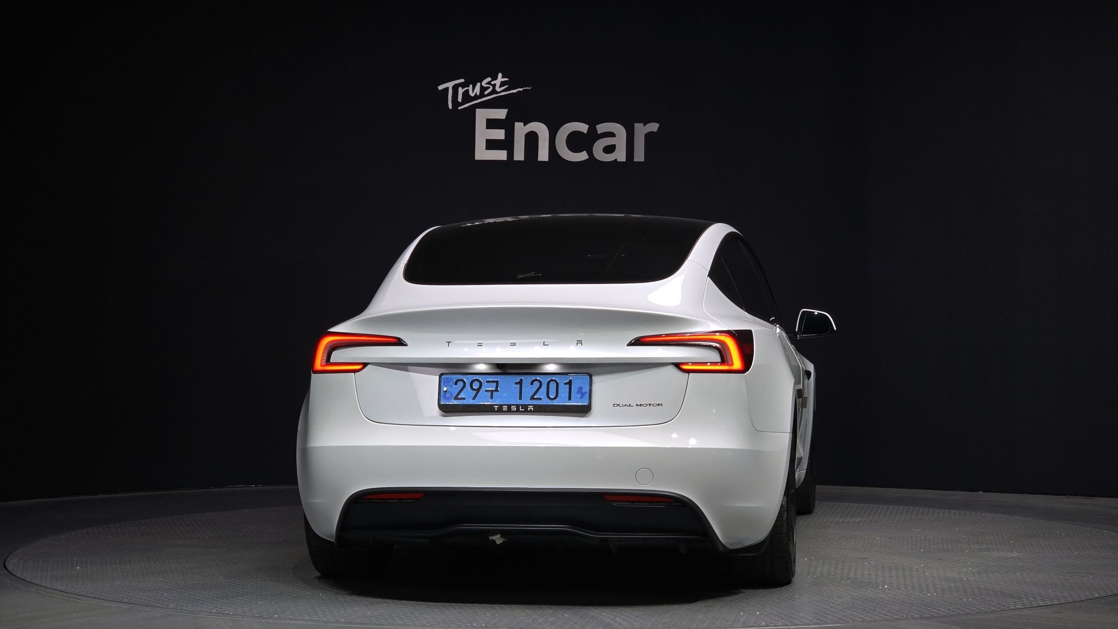 TESLA MODEL 3 2024