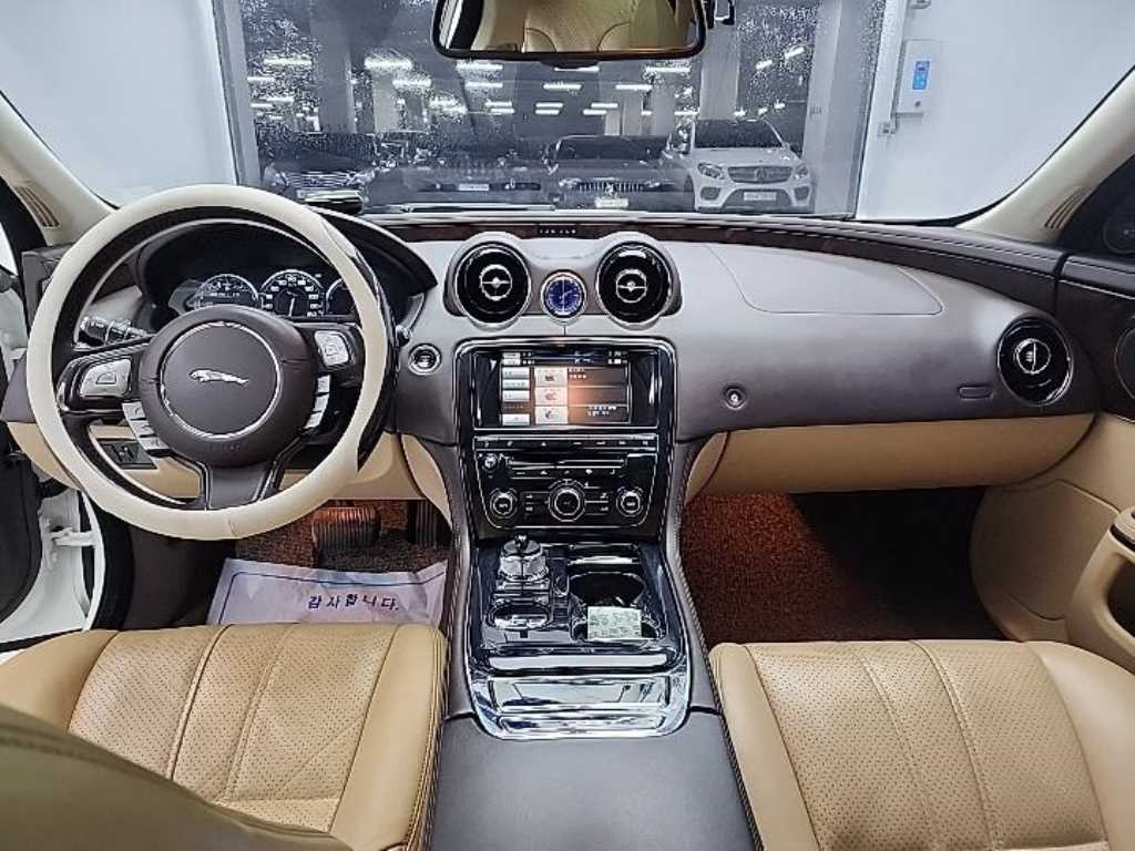 JAGUAR XJ