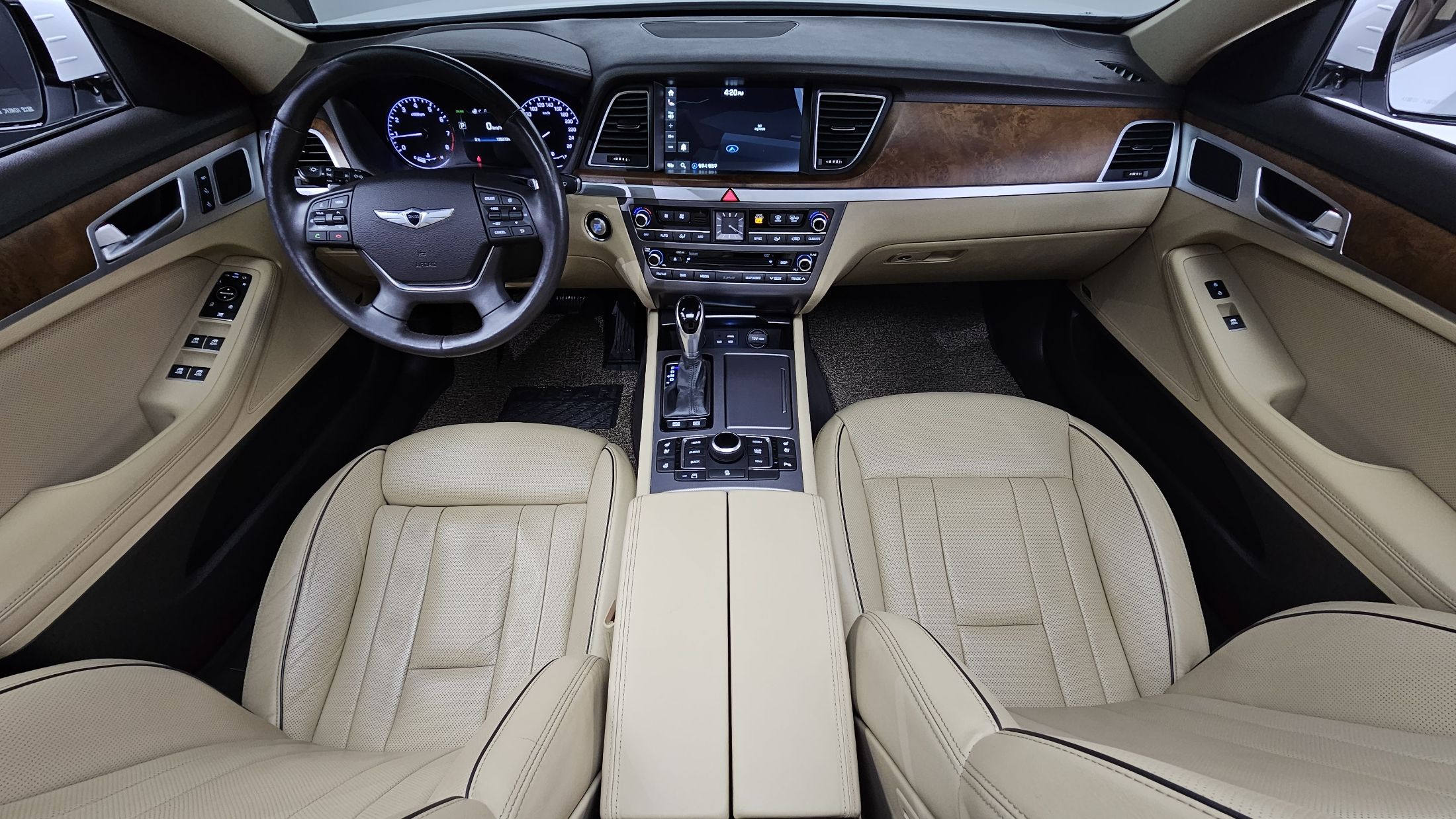 HYUNDAI GENESIS DH 2015