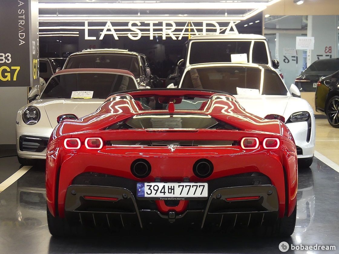 FERRARI SF90 SPIDER 2023