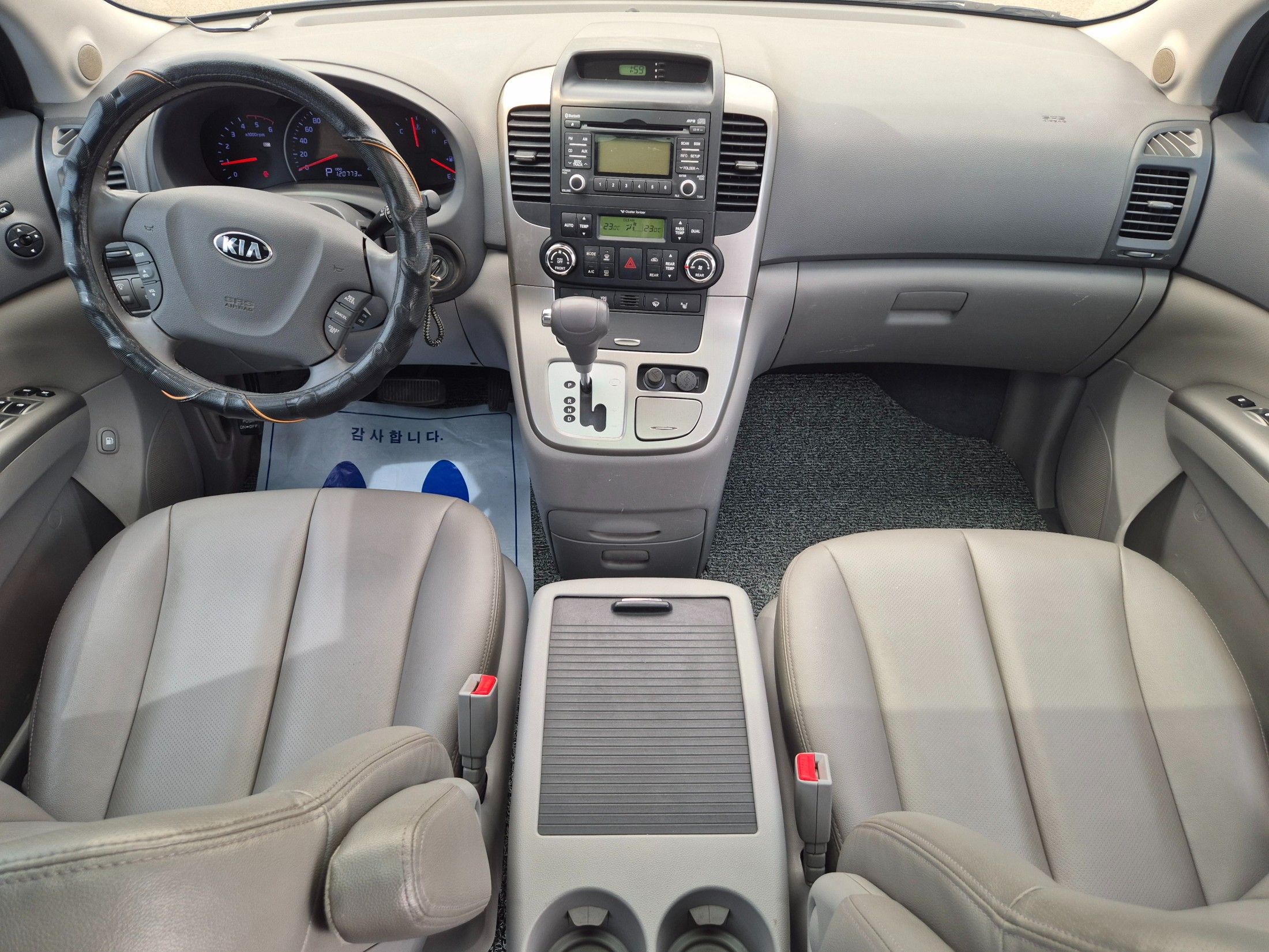 KIA CARNIVAL R 2013