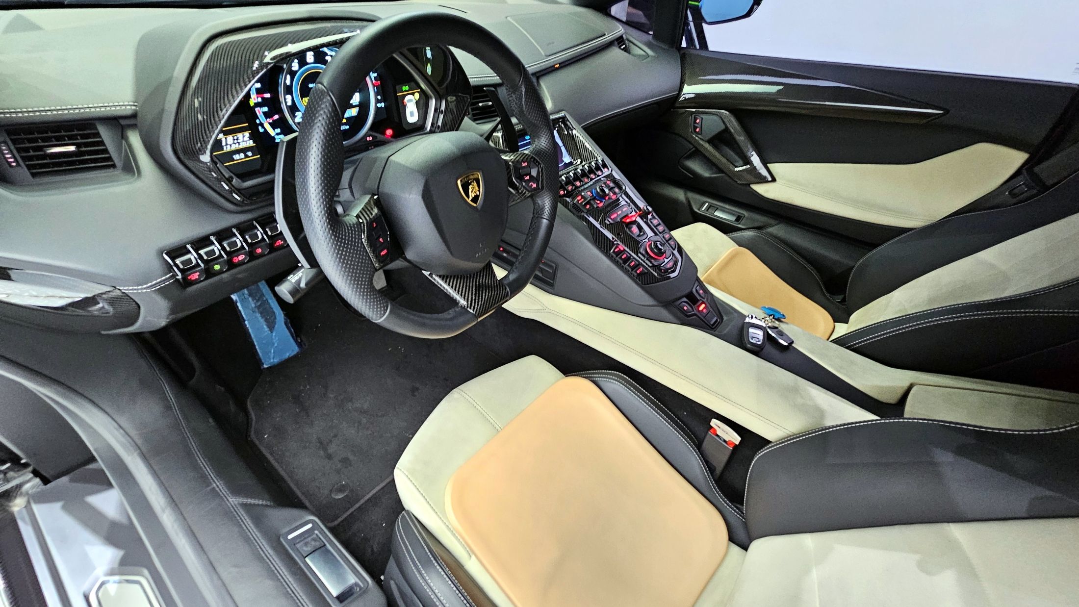 LAMBORGHINI AVENTADOR 2013