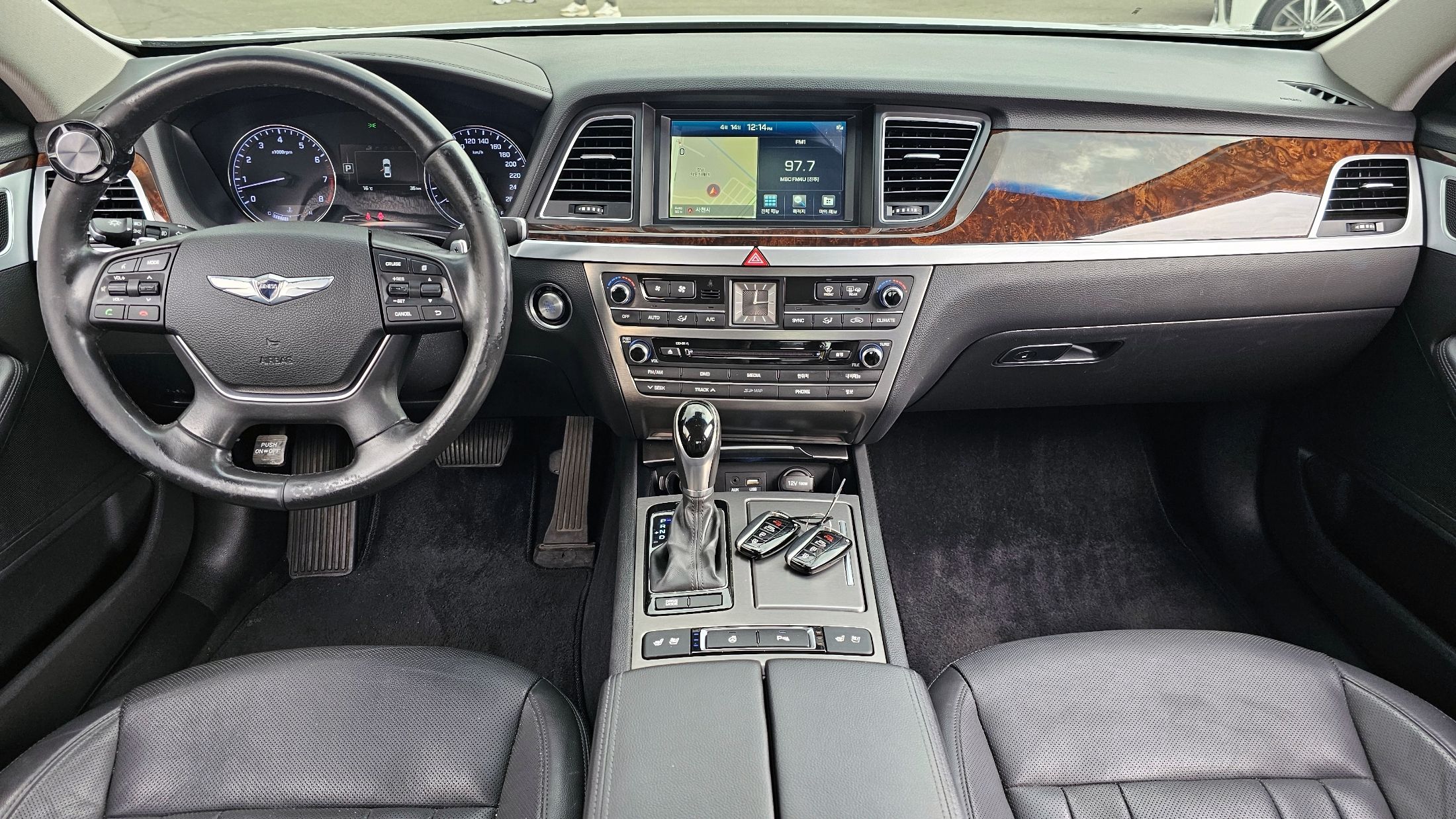 HYUNDAI GENESIS DH 2014