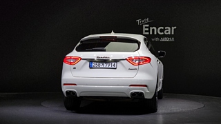 MASERATI LEVANTE 2020