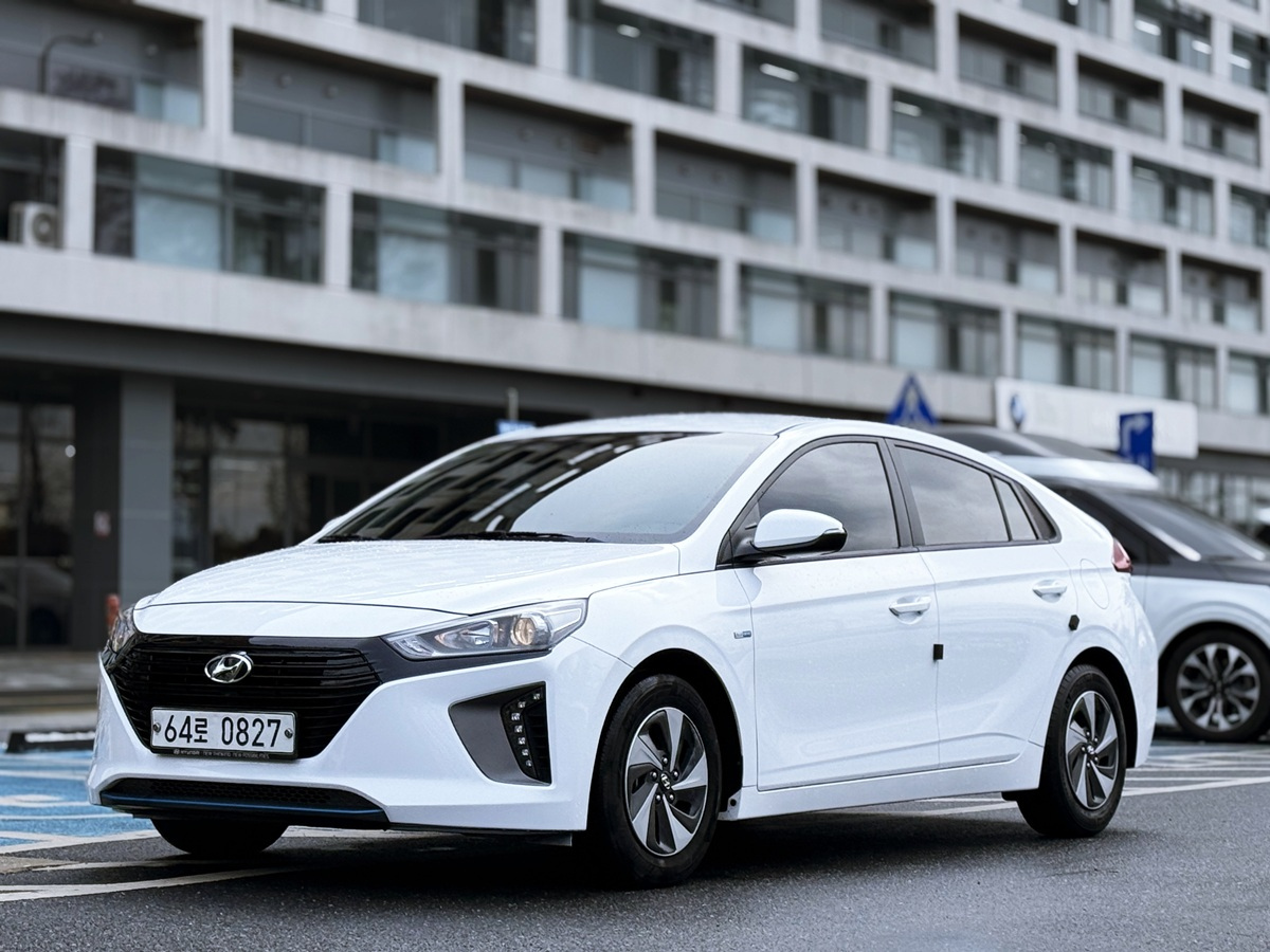 HYUNDAI IONIQ HYBRID
