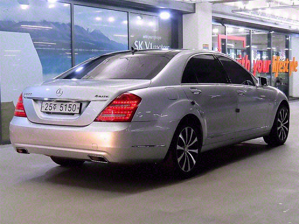 MERCEDES BENZ S-CLASS W221 2012