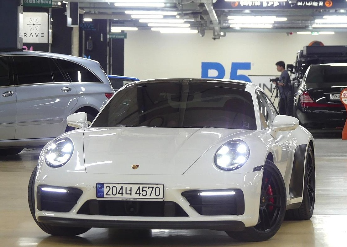 PORSCHE 911 992