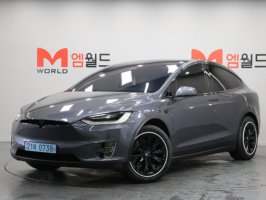 TESLA MODEL X