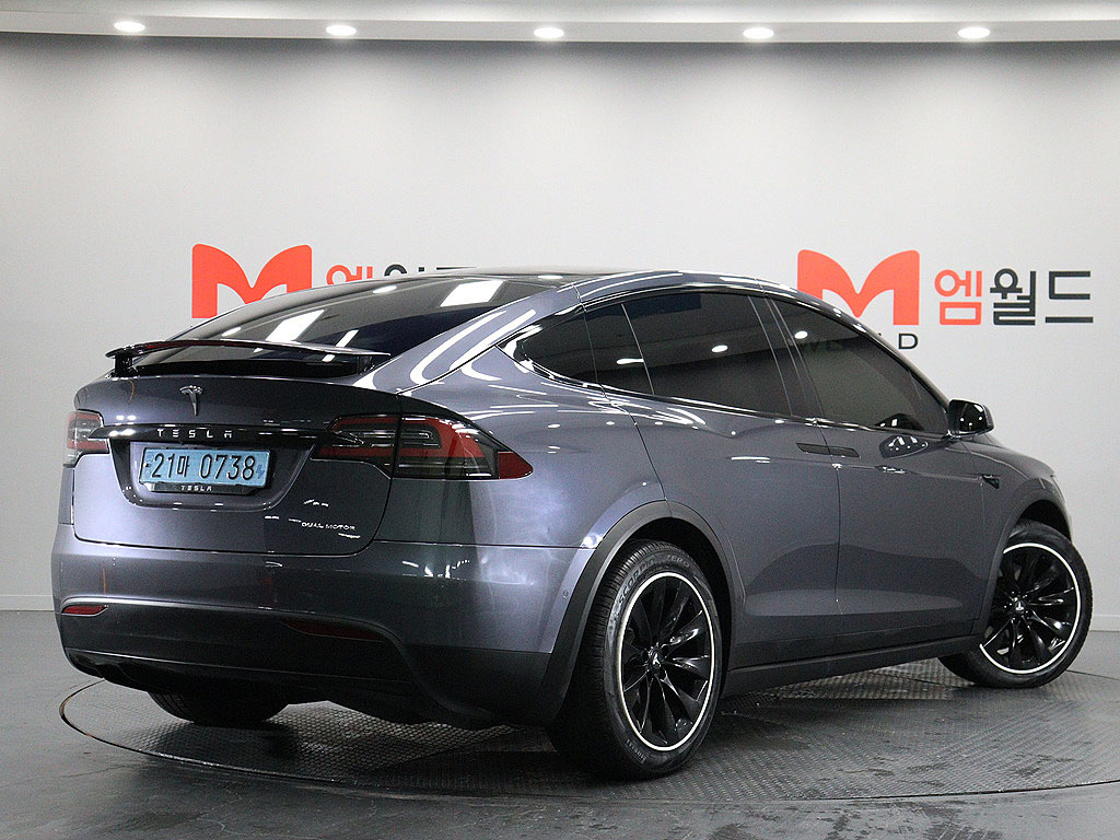 TESLA MODEL X