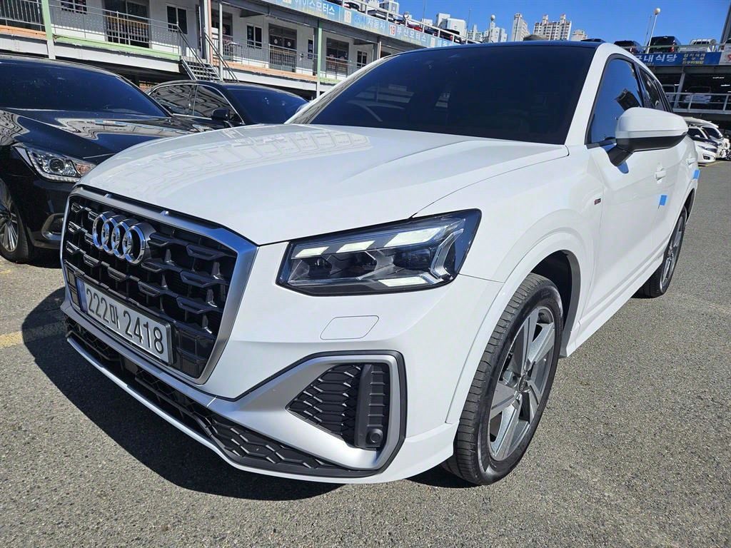 AUDI Q2