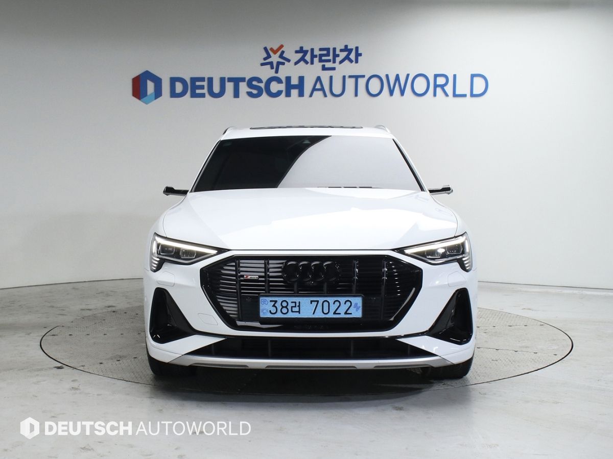 AUDI E-TRON