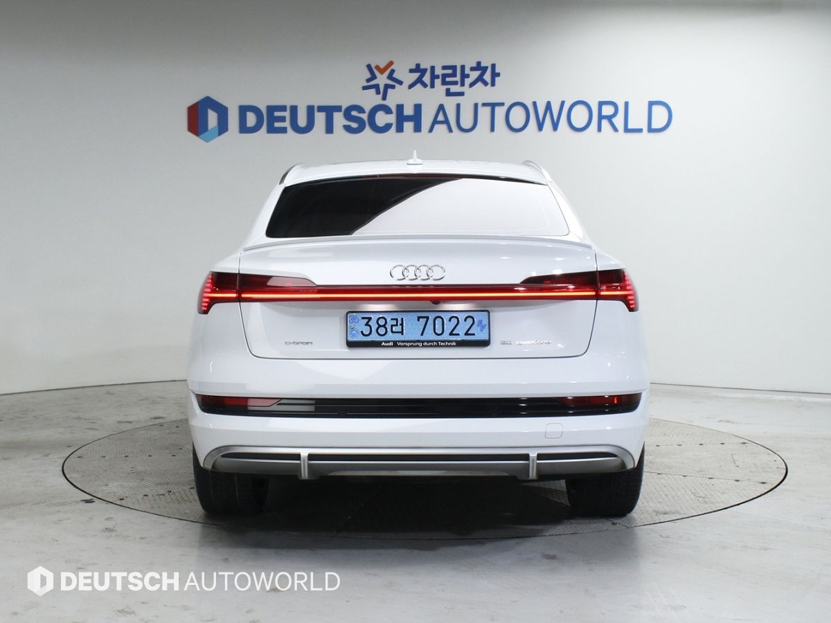 AUDI E-TRON