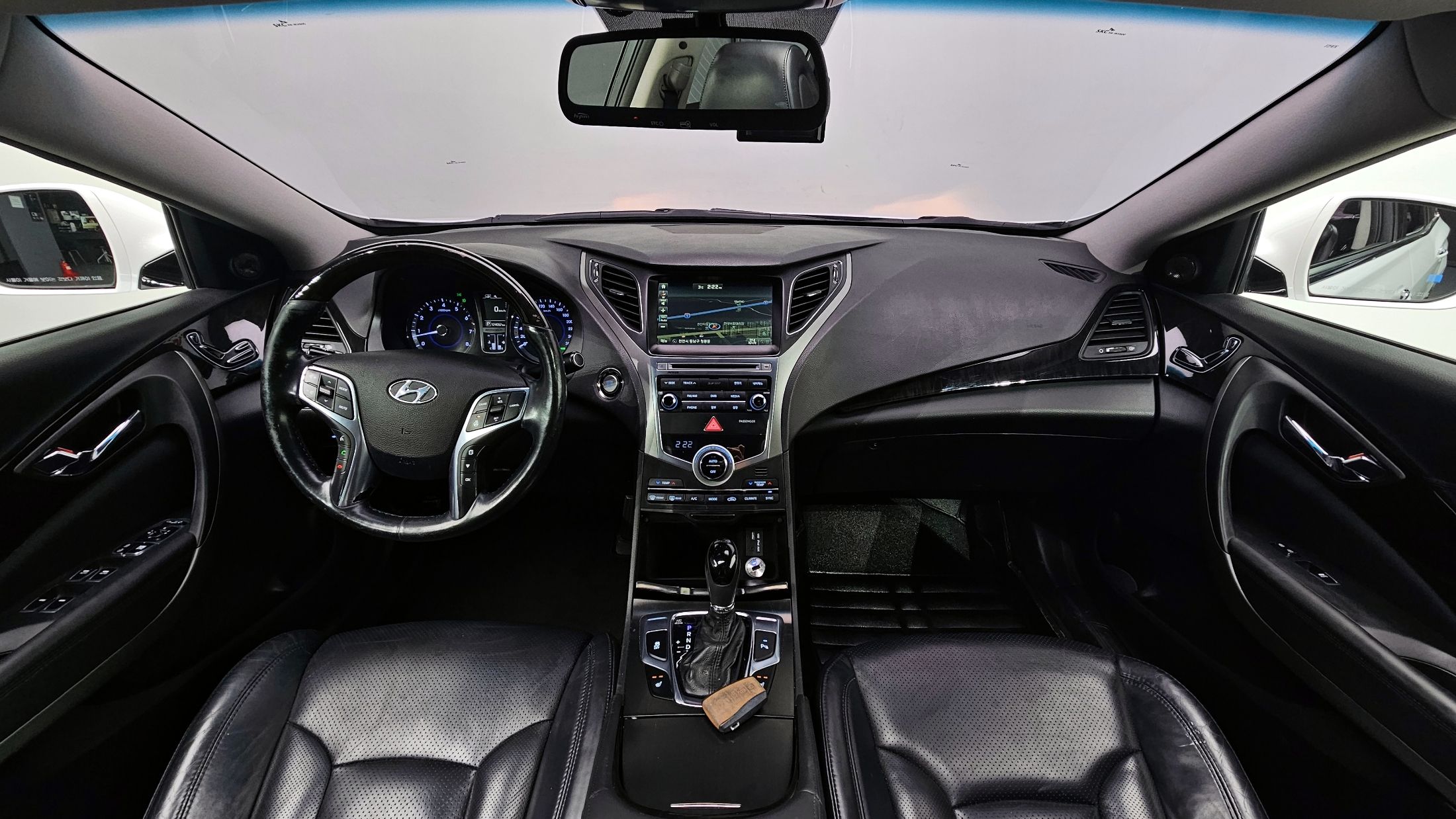 HYUNDAI GRANDEUR HG 2015