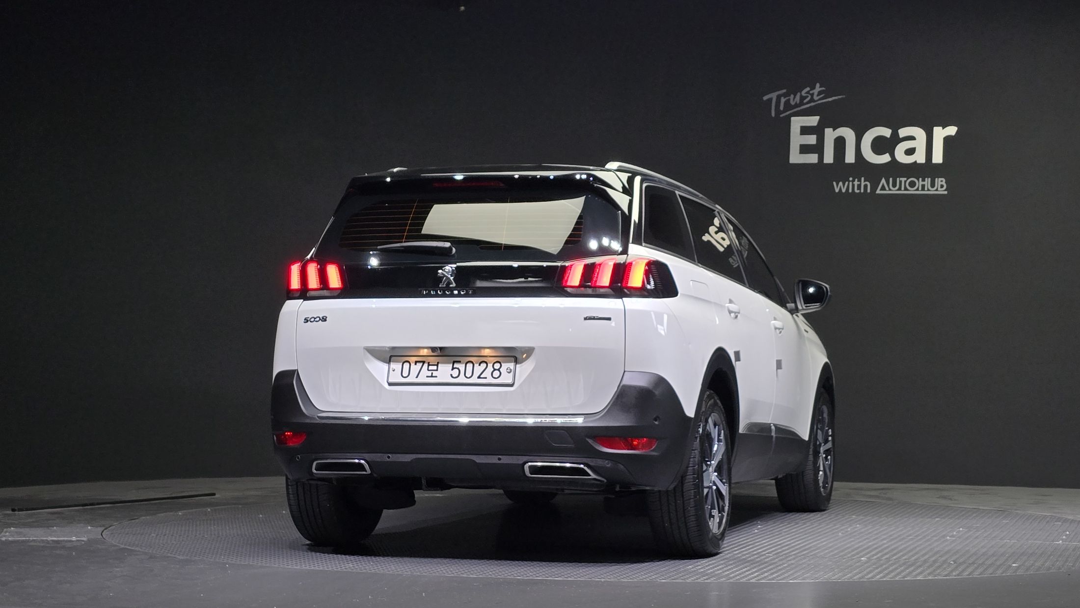 PEUGEOT 5008