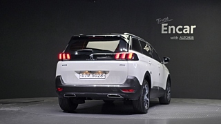 PEUGEOT 5008 2018