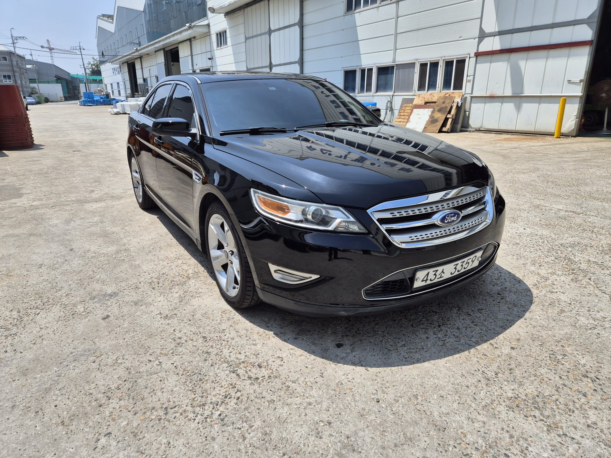 FORD TAURUS