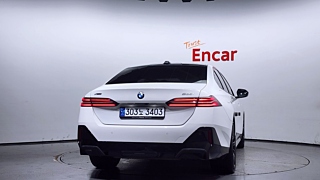 BMW 5-SERIES G60 2024