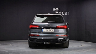 AUDI Q7 4M 2023