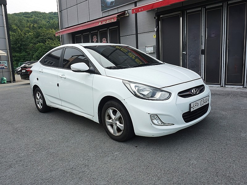 HYUNDAI ACCENT NEW 2012