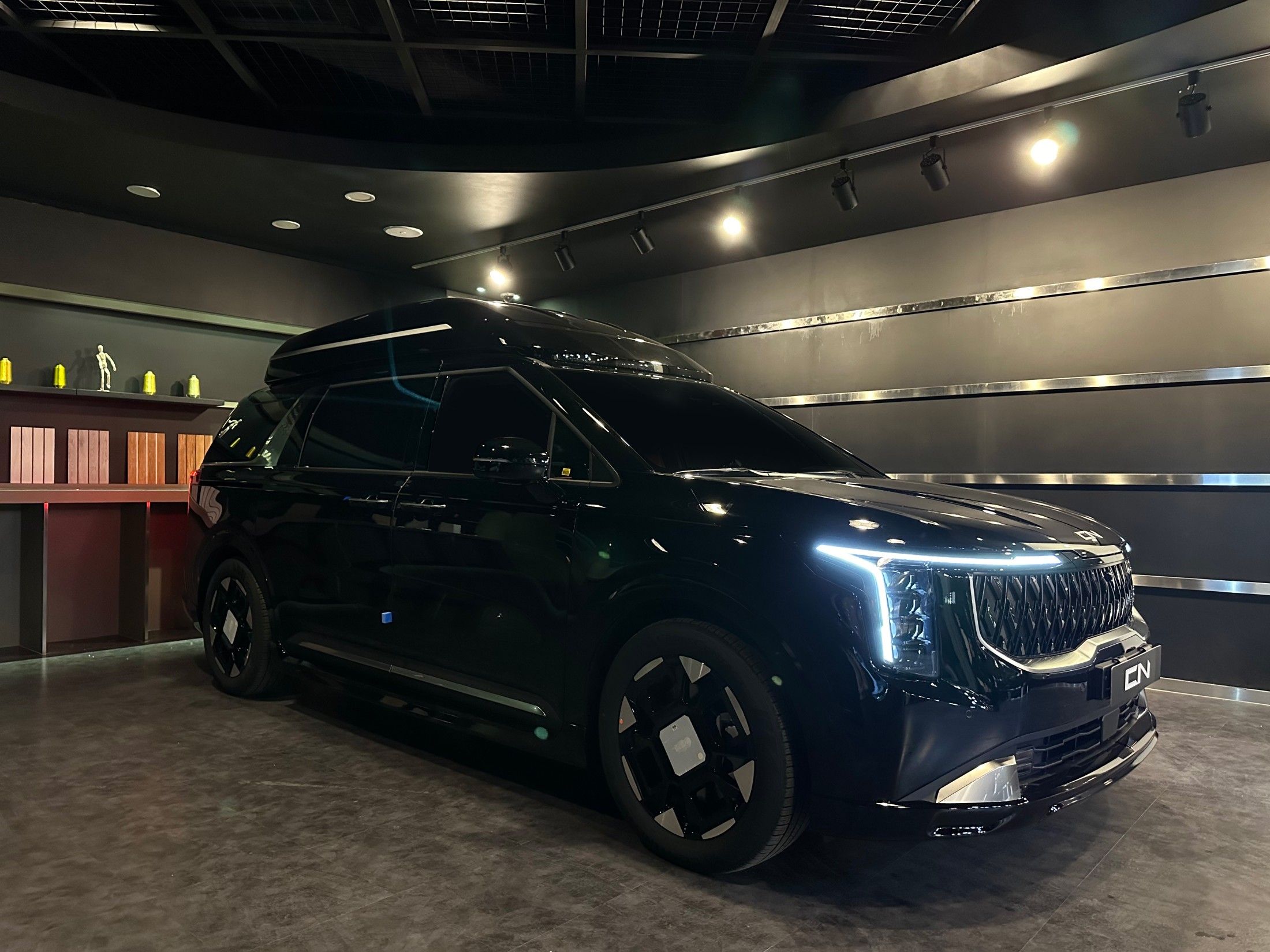 KIA CARNIVAL