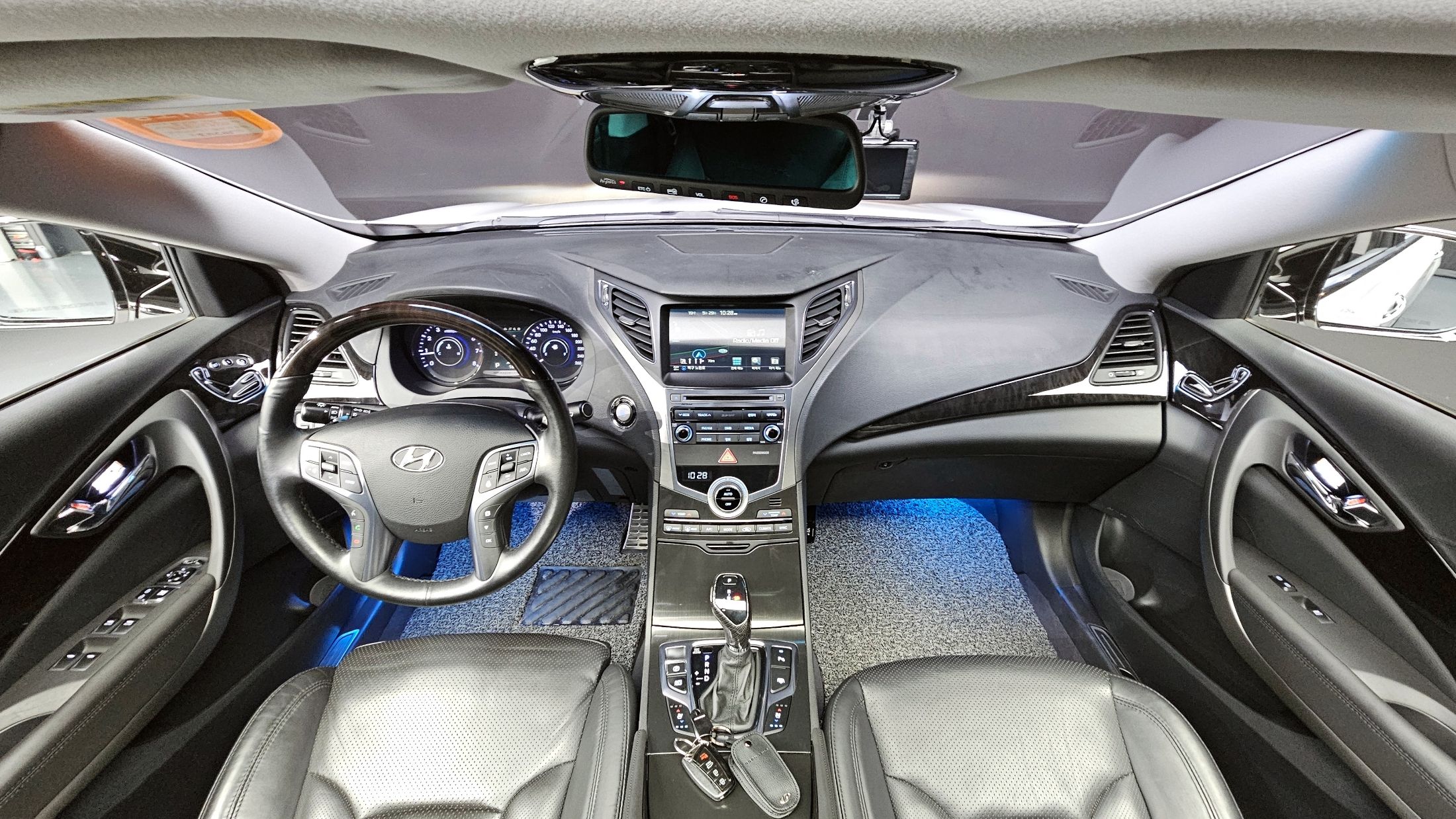 HYUNDAI GRANDEUR HG 2016
