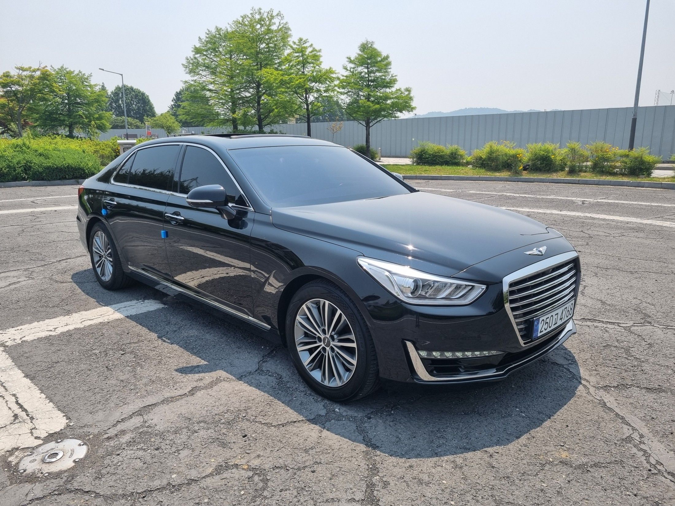 GENESIS EQ900 2016