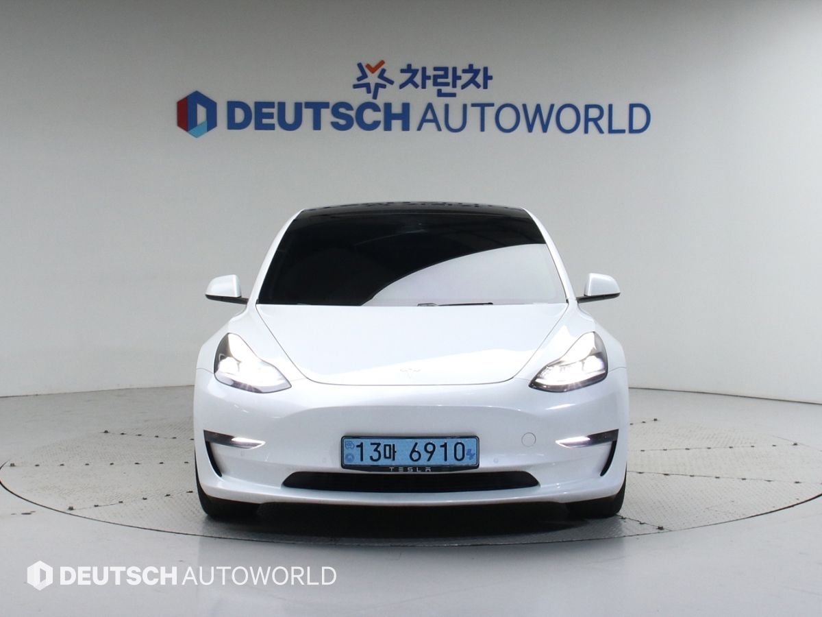 TESLA MODEL 3