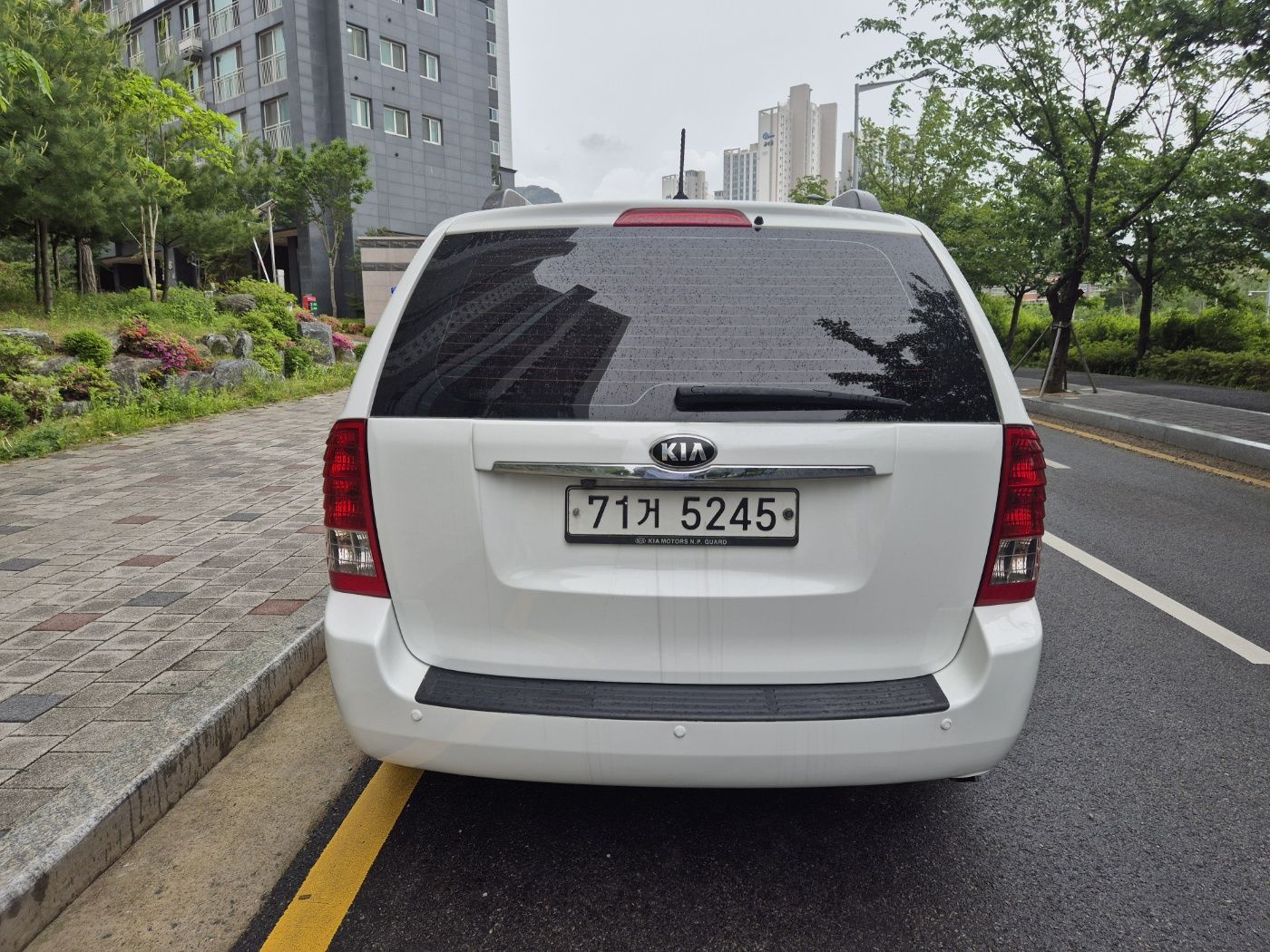 KIA CARNIVAL R 2013