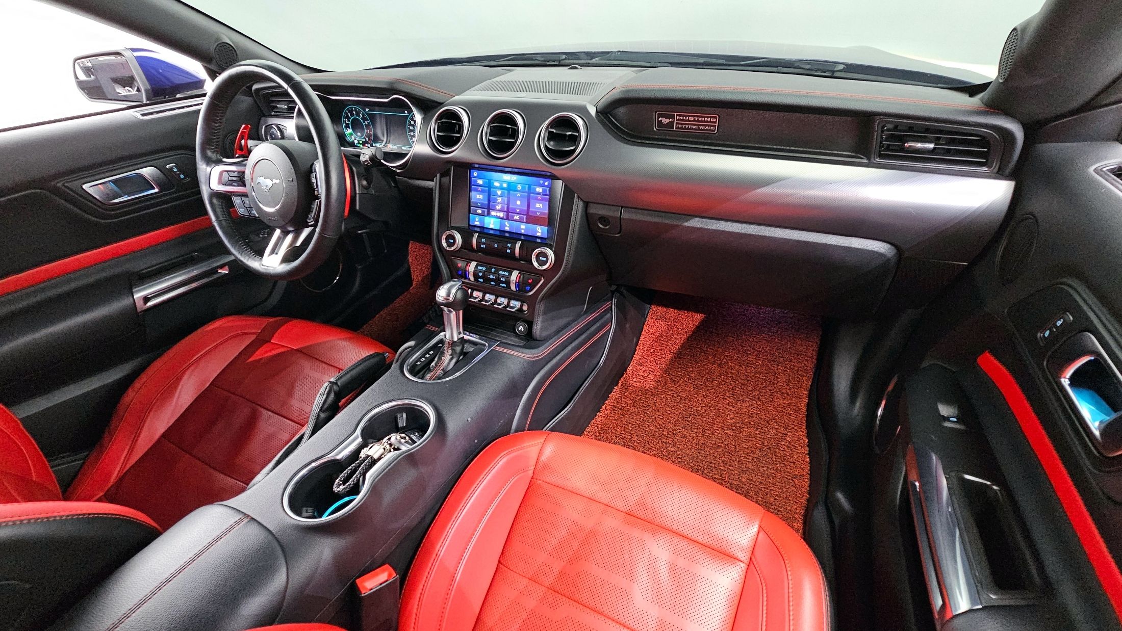 FORD MUSTANG
