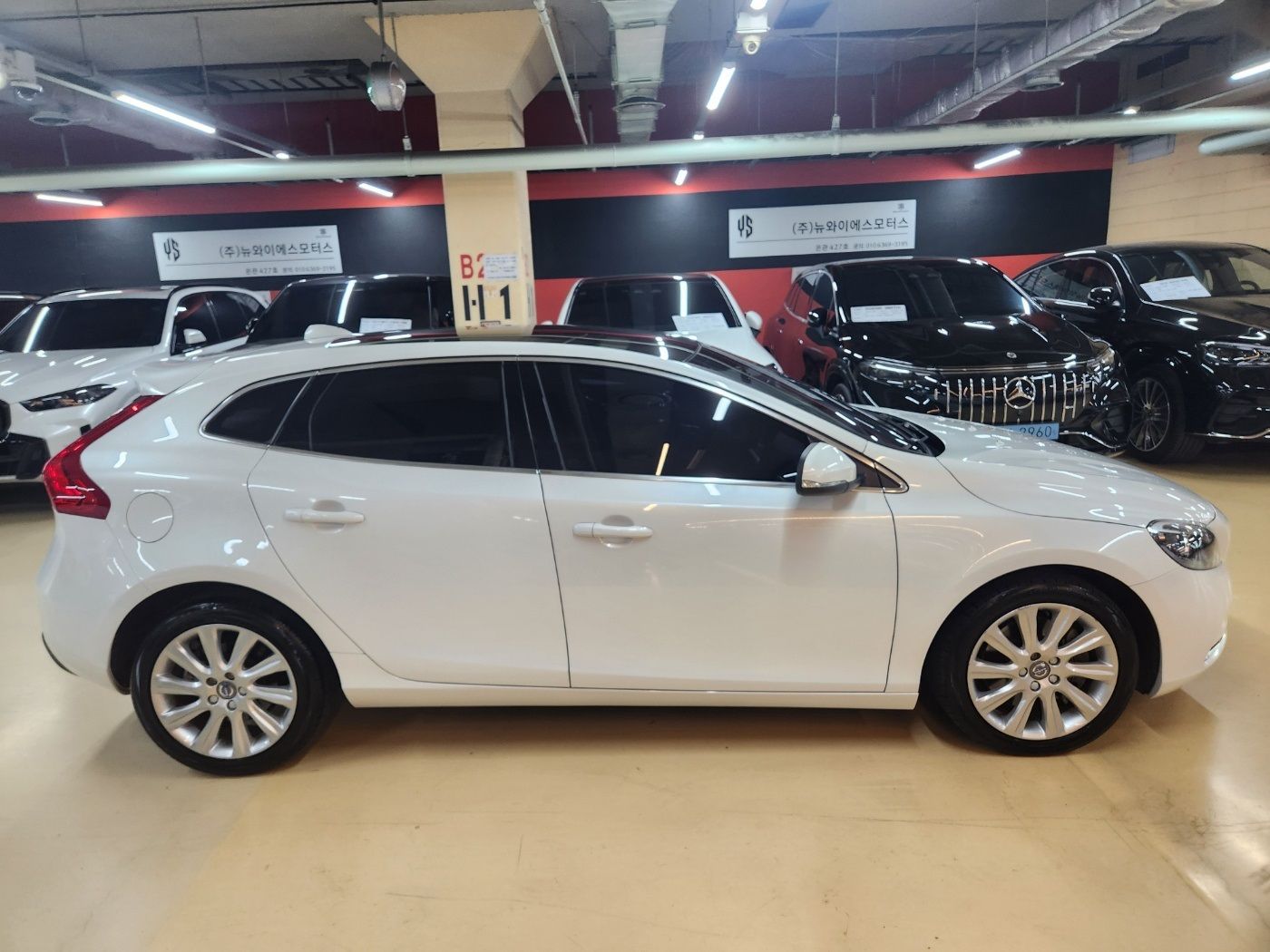 VOLVO V40 2016
