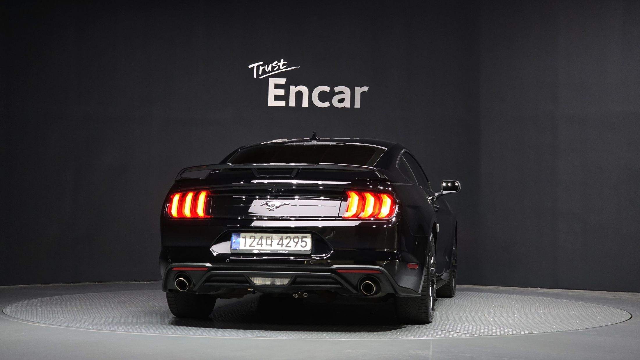 FORD MUSTANG