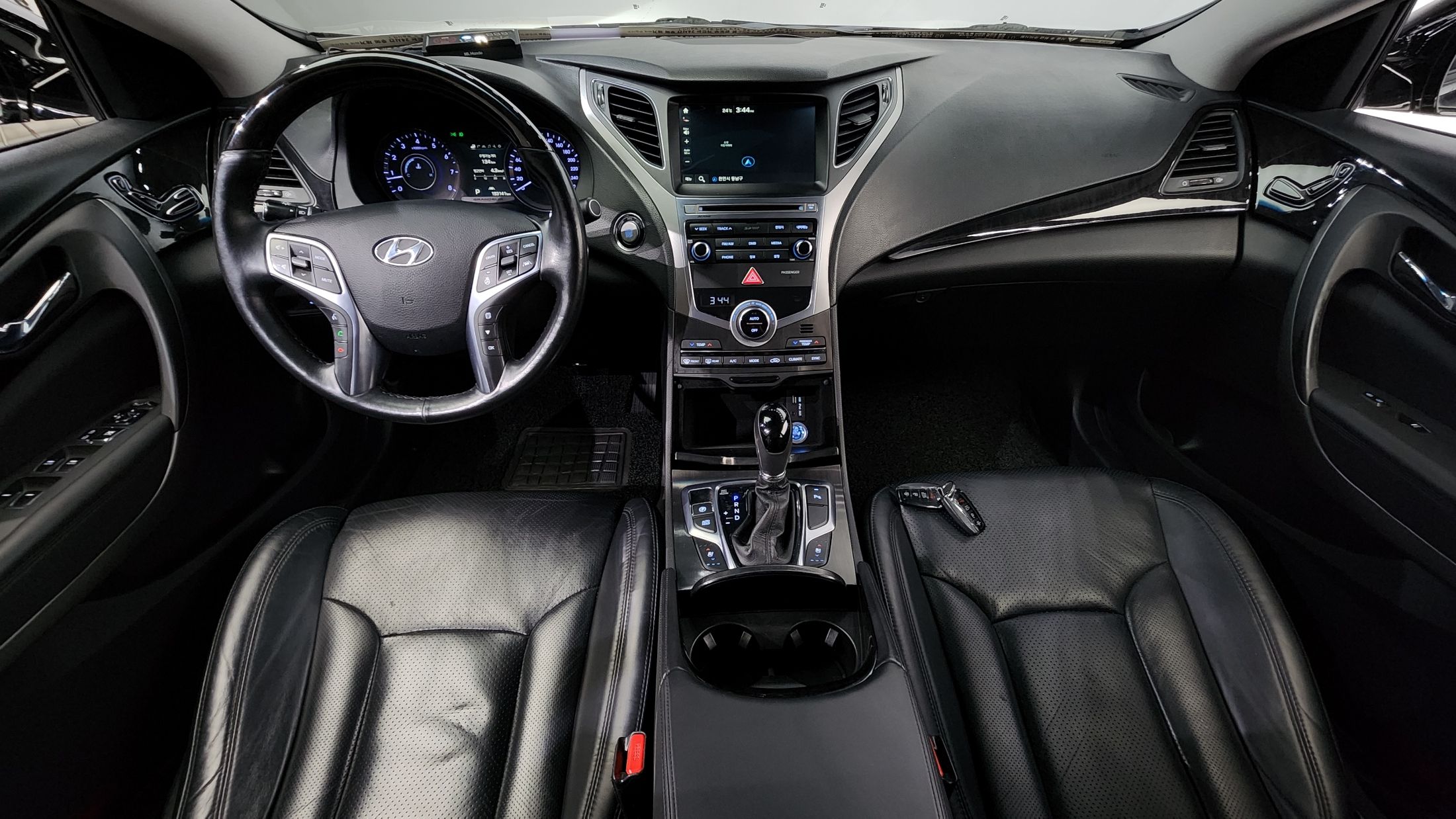 HYUNDAI GRANDEUR HG 2016