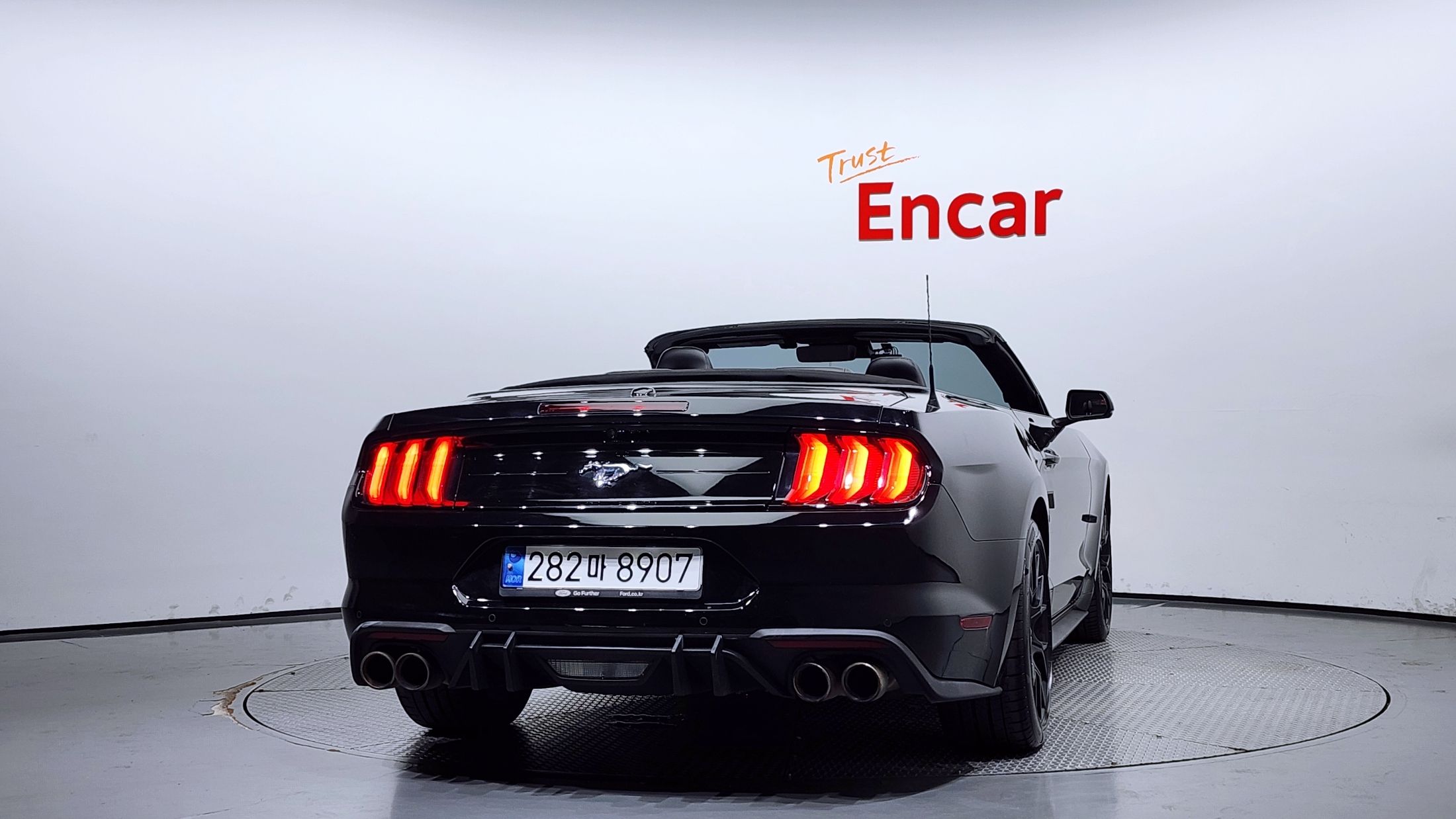 FORD MUSTANG