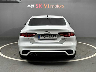 Заказать JAGUAR XE