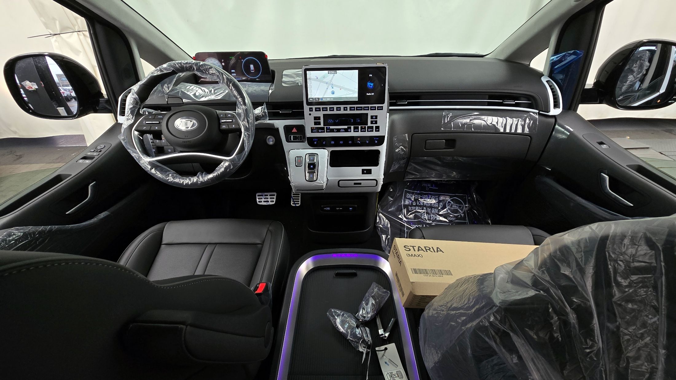 HYUNDAI STARIA