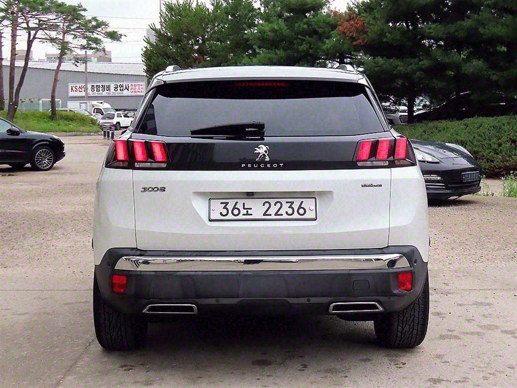 PEUGEOT 3008