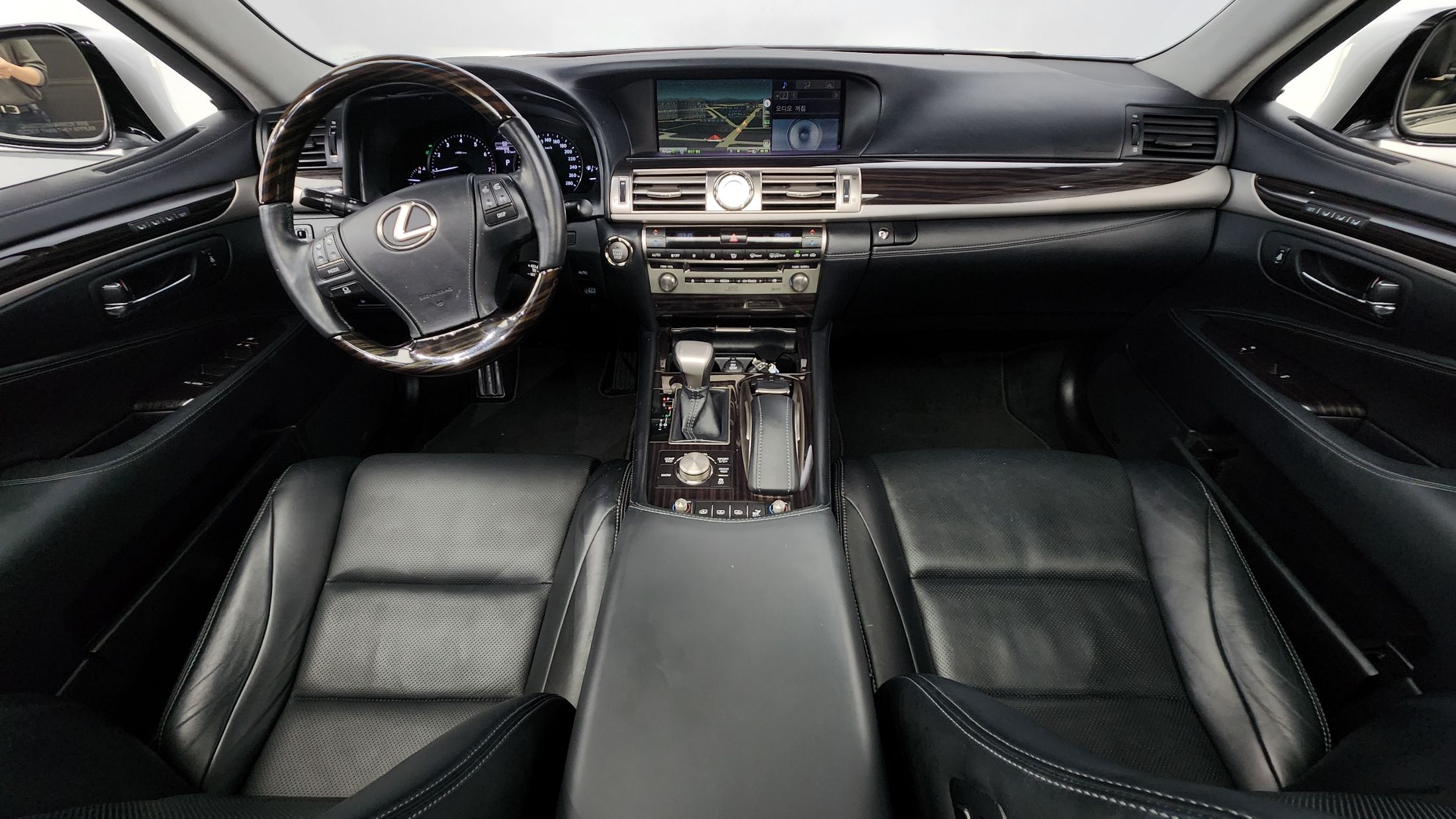 LEXUS LS460 2016