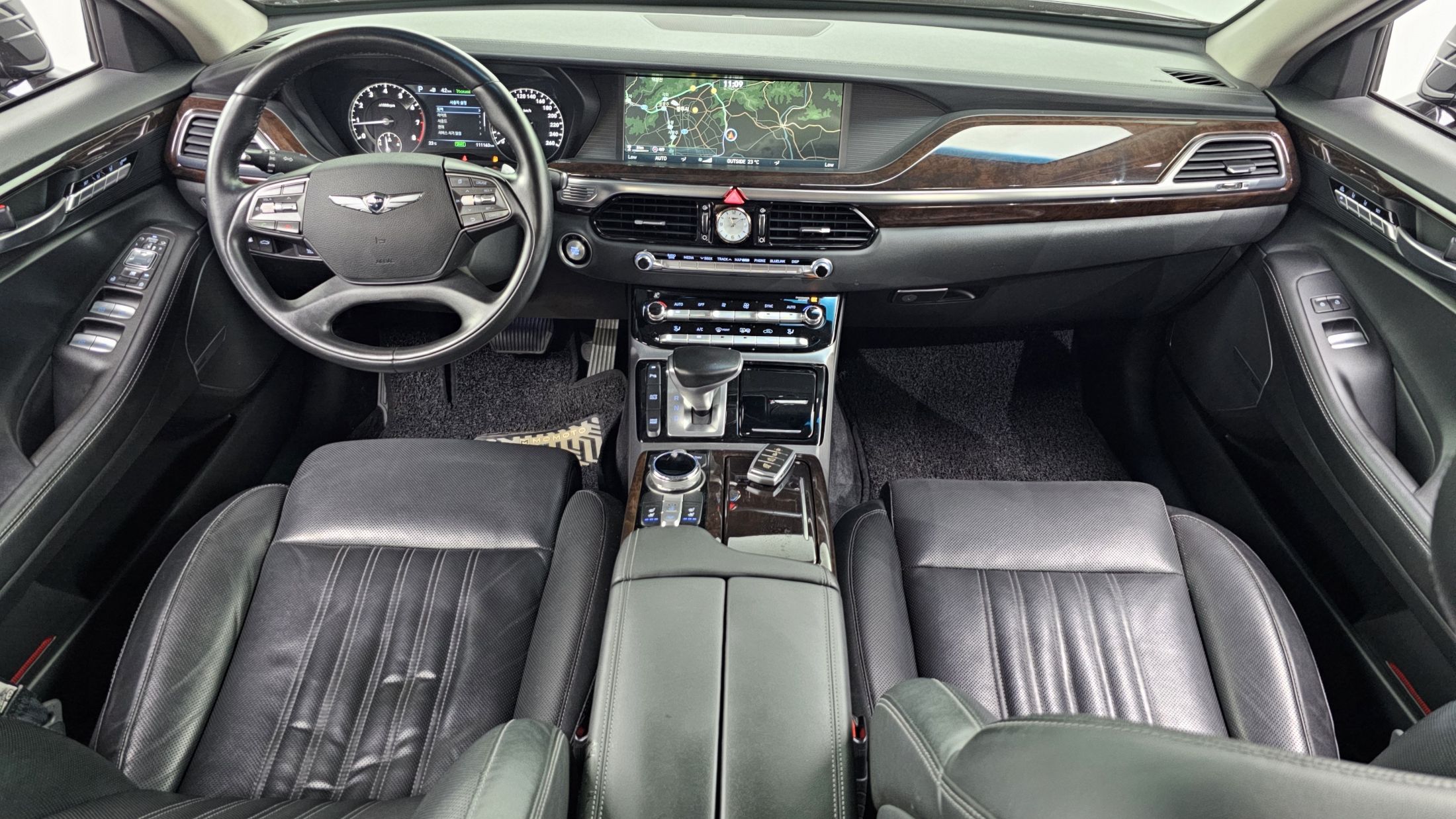 GENESIS EQ900 2018