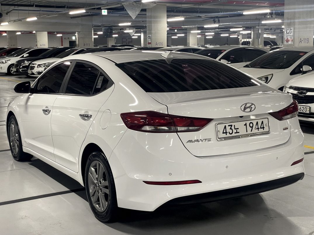 HYUNDAI AVANTE AD 2015
