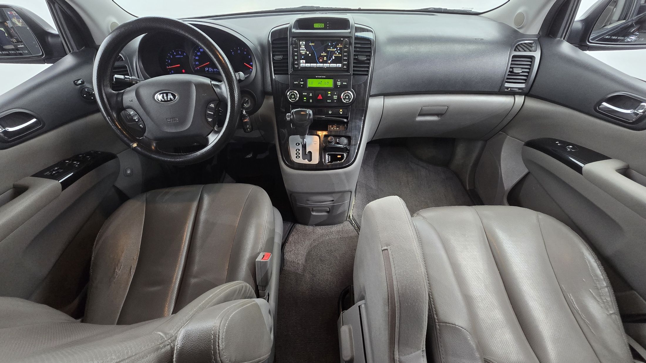 KIA CARNIVAL R 2014