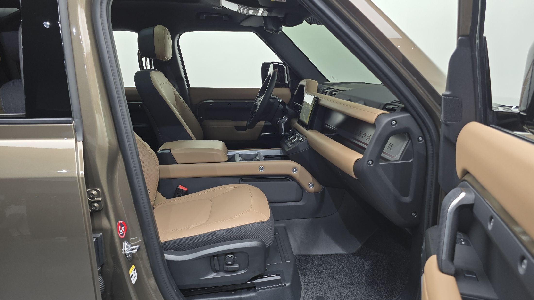 LAND ROVER DEFENDER L663