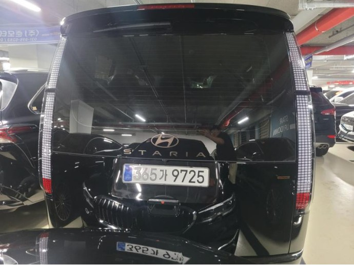 HYUNDAI STARIA
