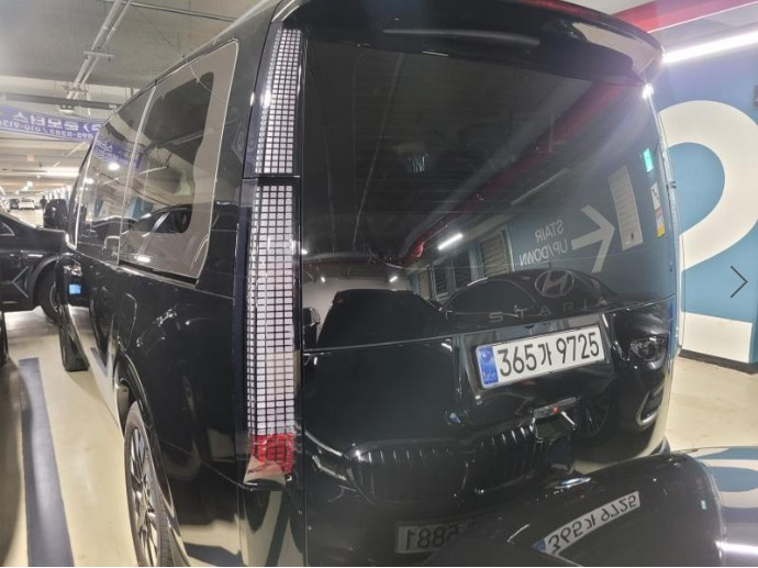 HYUNDAI STARIA