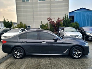 BMW 5-SERIES G30 2017
