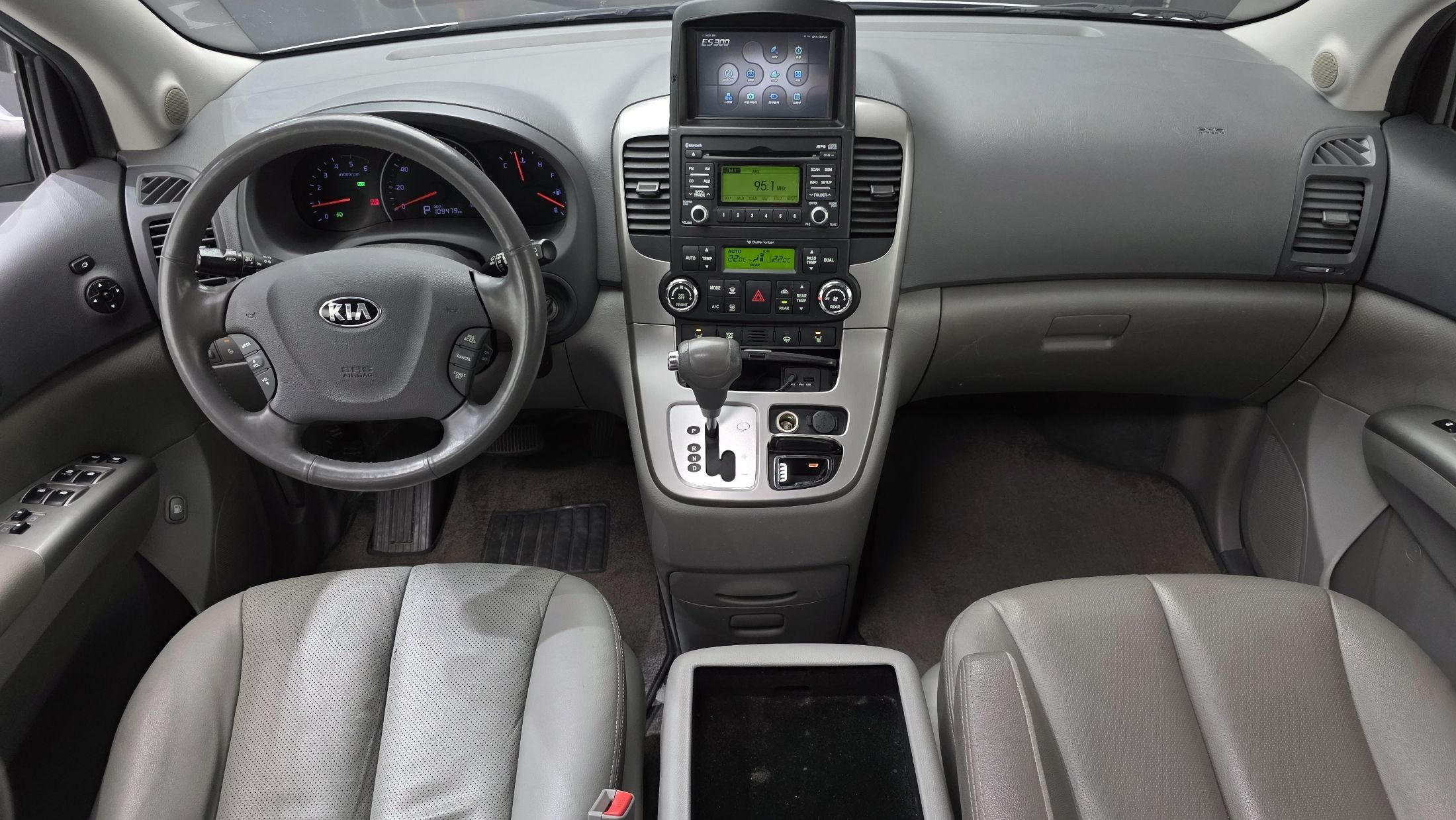 KIA CARNIVAL R 2014