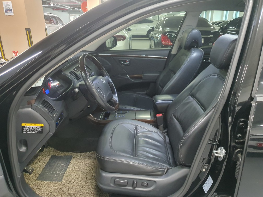 HYUNDAI GRANDEUR THE LUXURY 2010