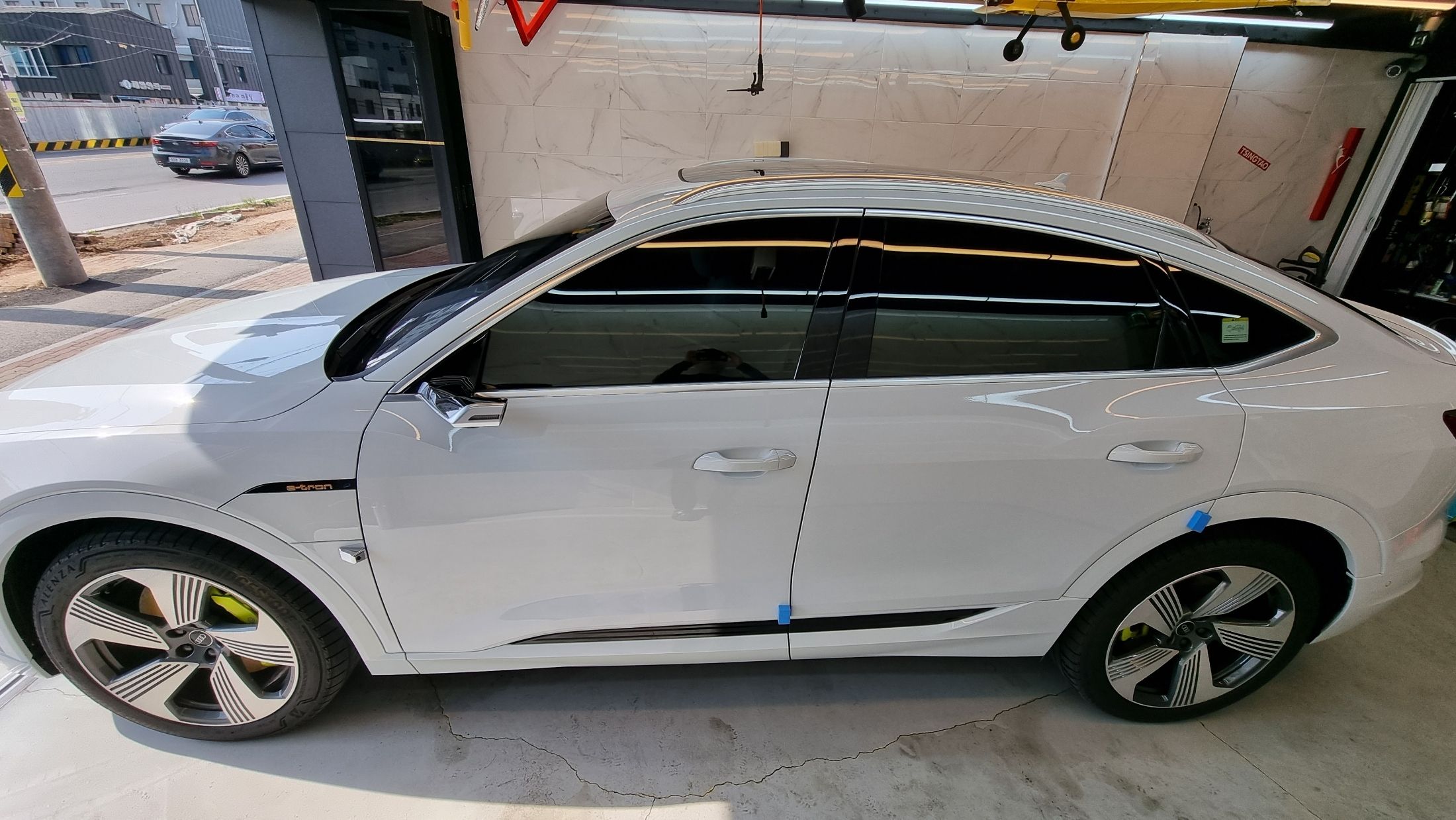 AUDI E-TRON