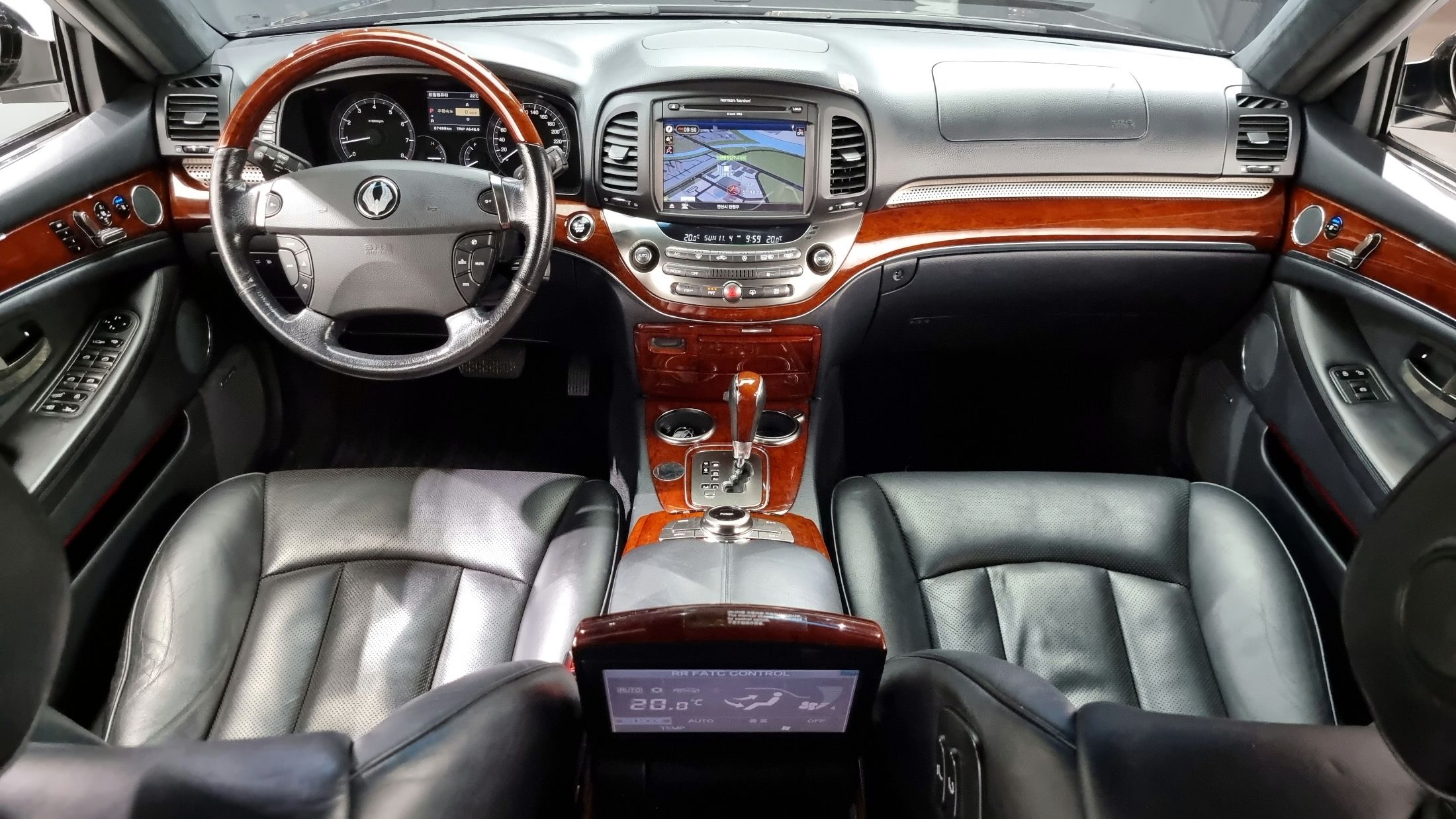 SSANGYONG CHAIRMAN W 2010